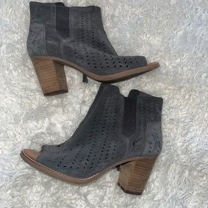 Heeled Peep toe Toms